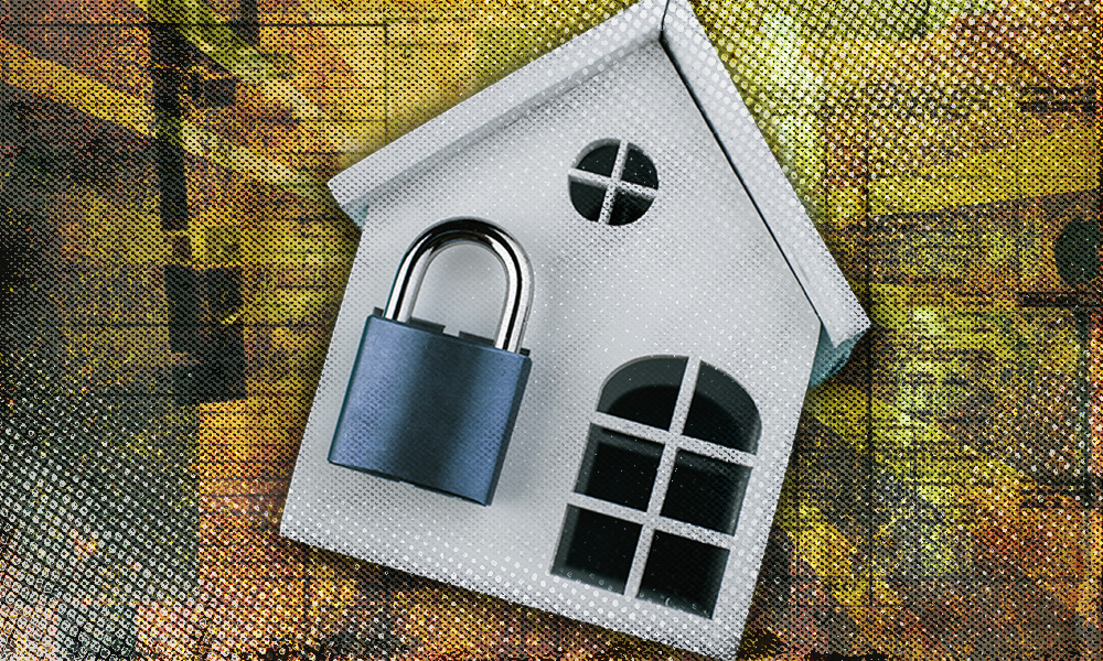  Padlock over a house symbolizing the secure protection of assets within an irrevocable trust to avoid Medicaid claims.